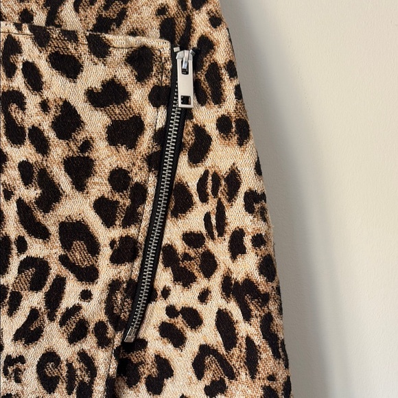 H&M Leopard Print Mini Skirt 4 US - Picture 4 of 6